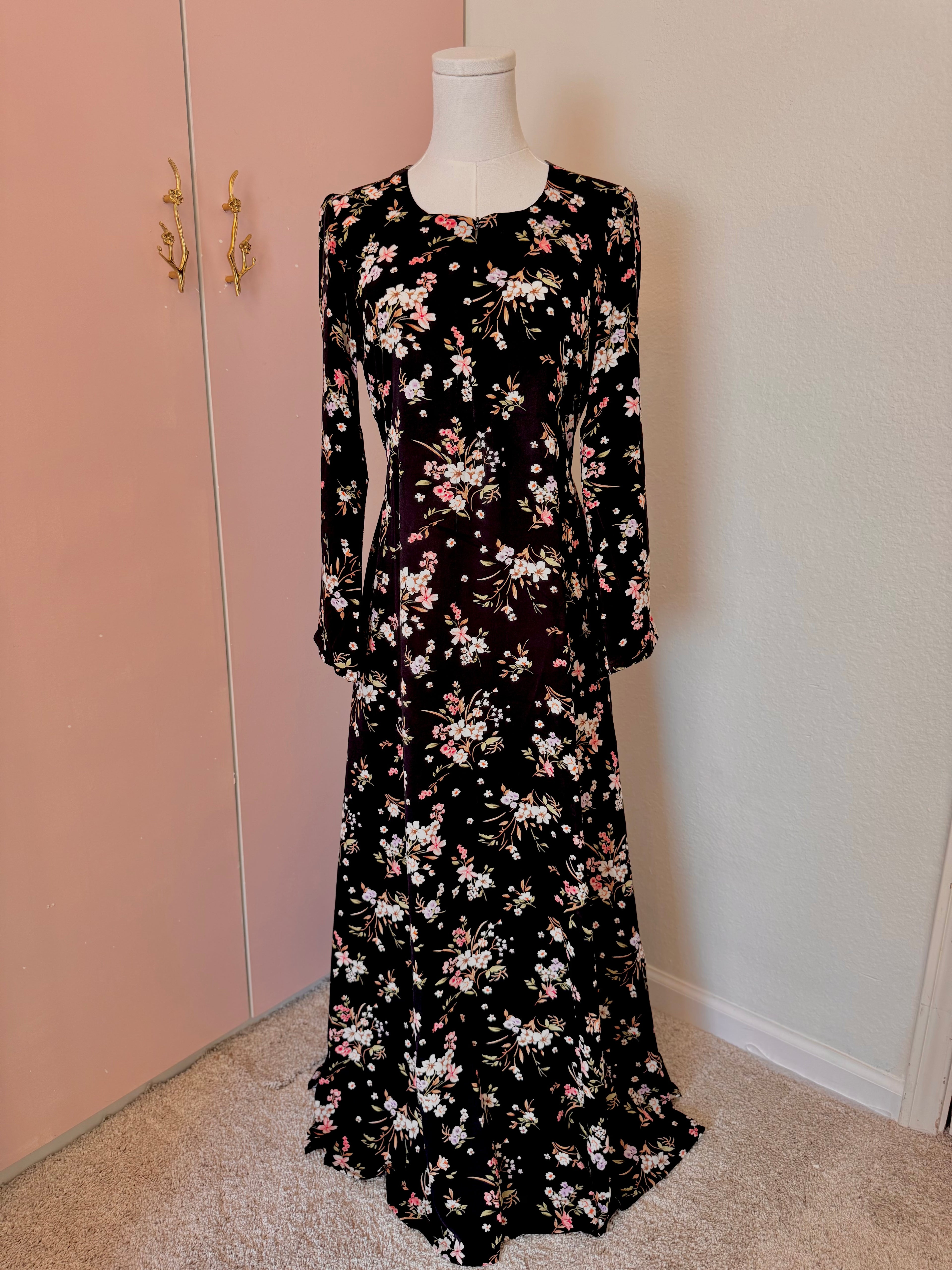 Black Bouquet Floral