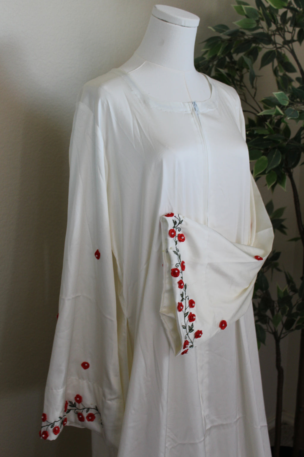 Rose On Vines Abaya-Creamy White  image 1