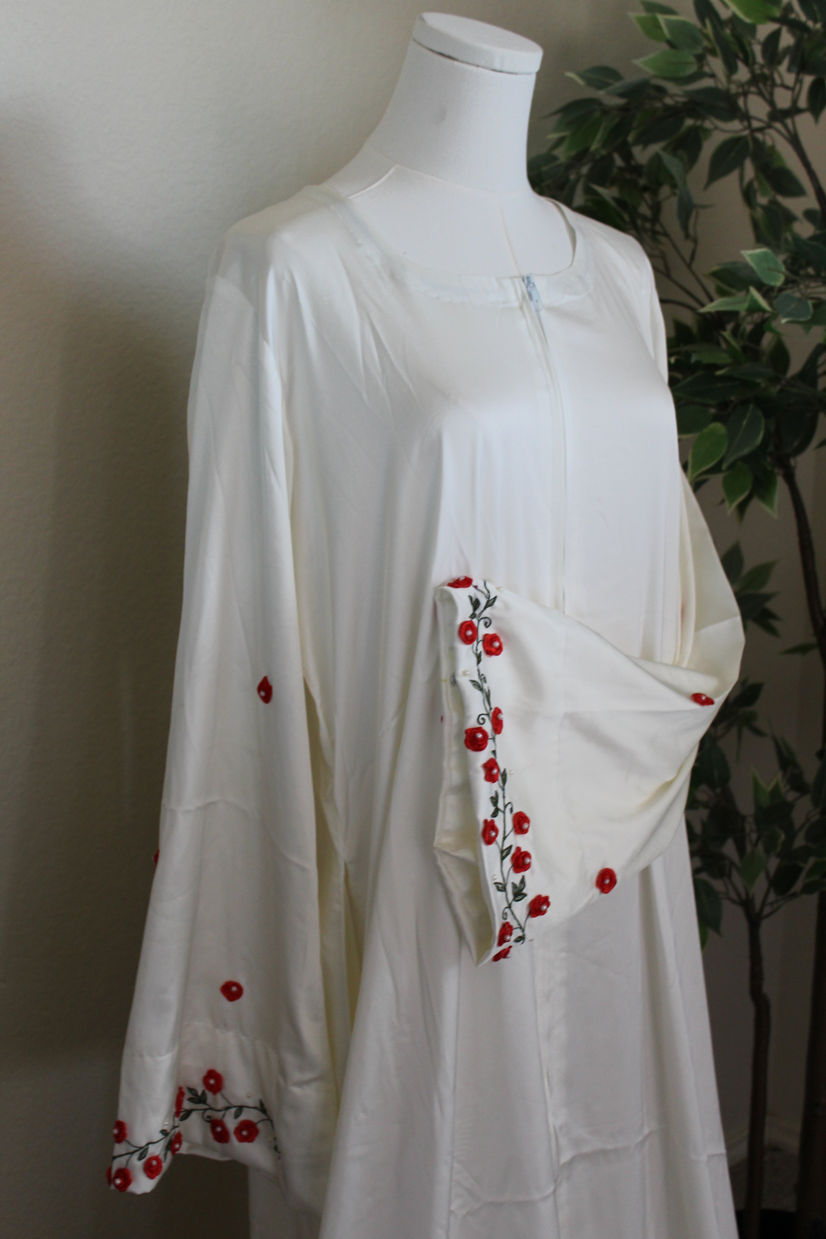 Rose On Vines Abaya-Creamy White  image 1