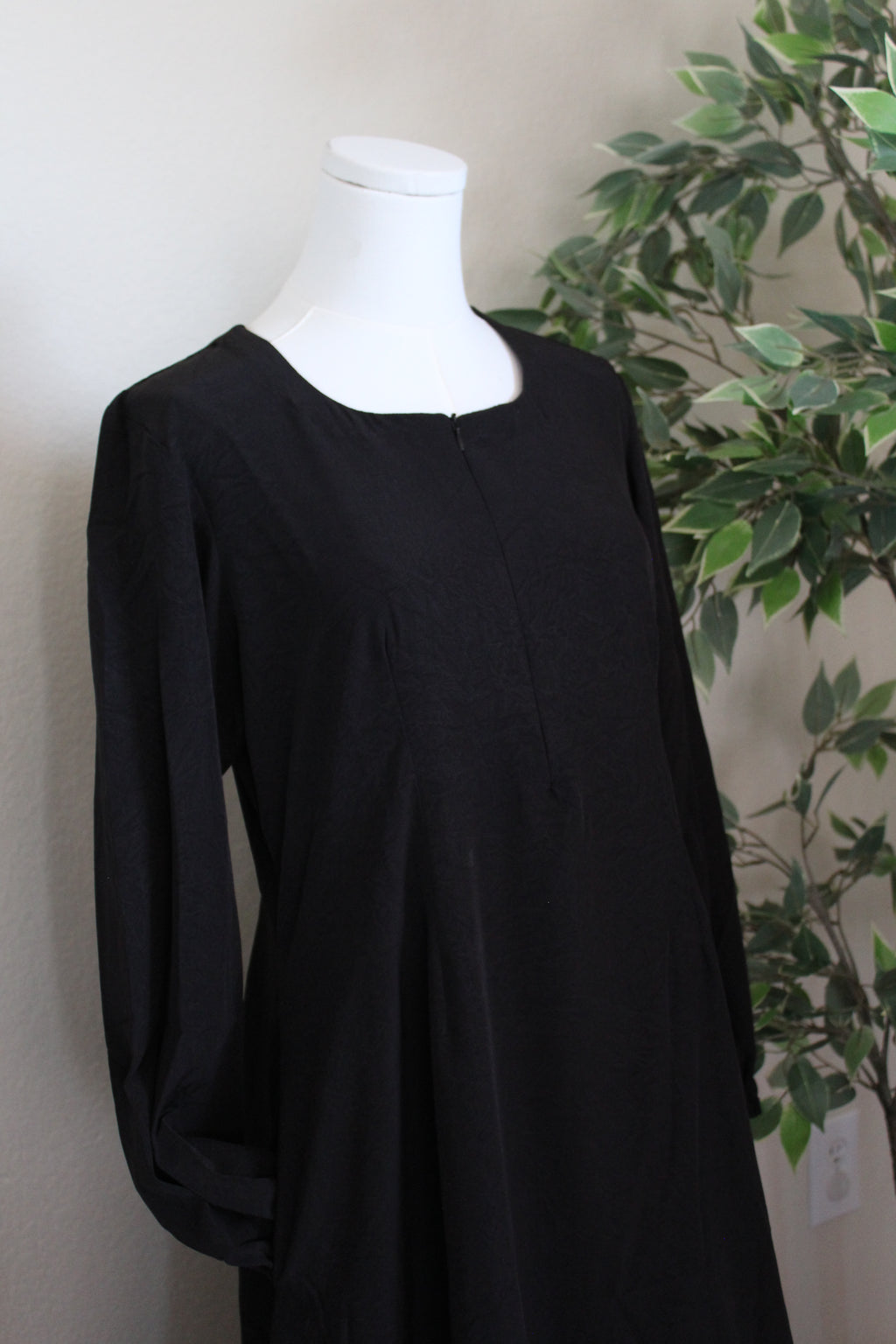 Ambrose Abaya-Black  image 2