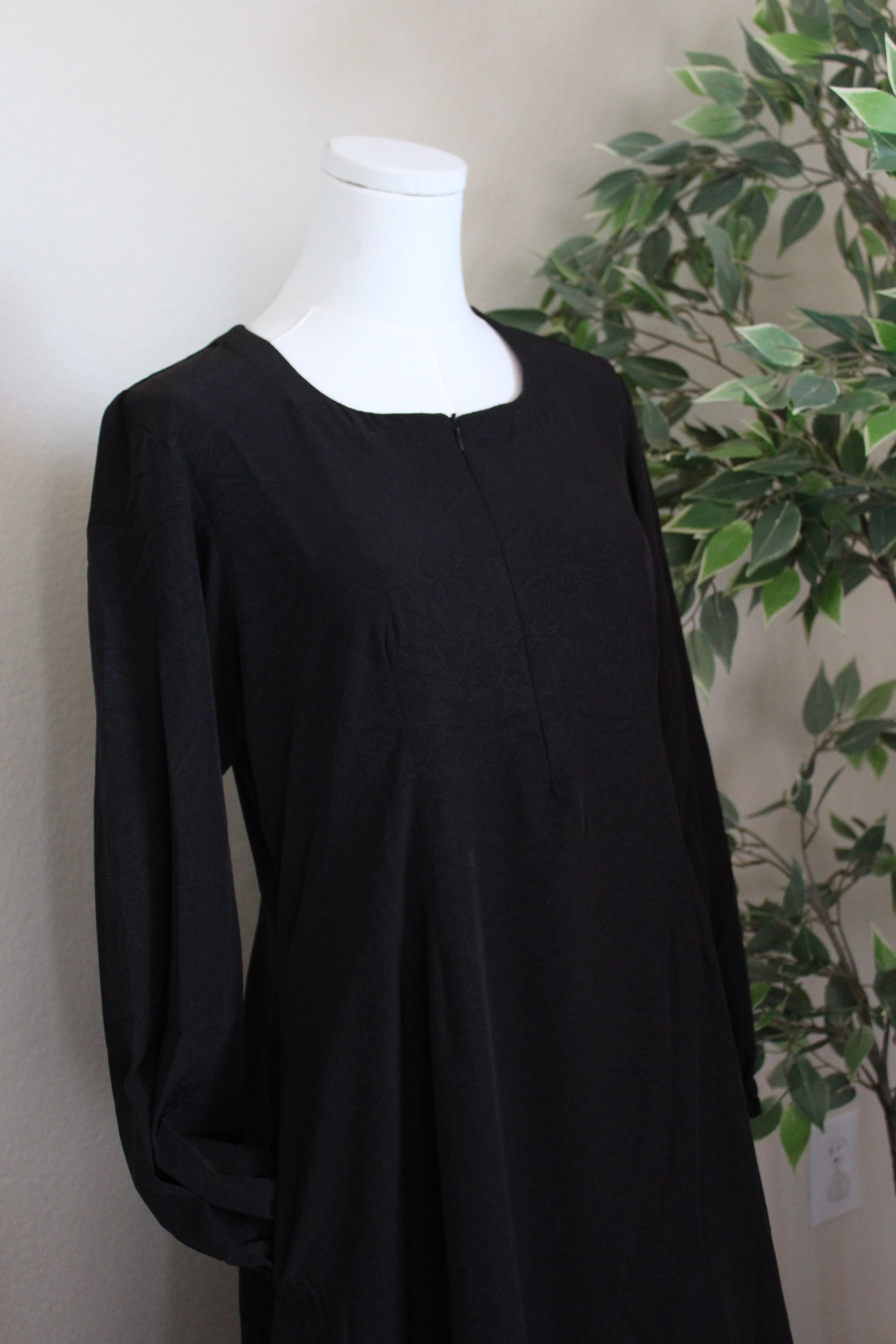 Ambrose Abaya-Black  image 2