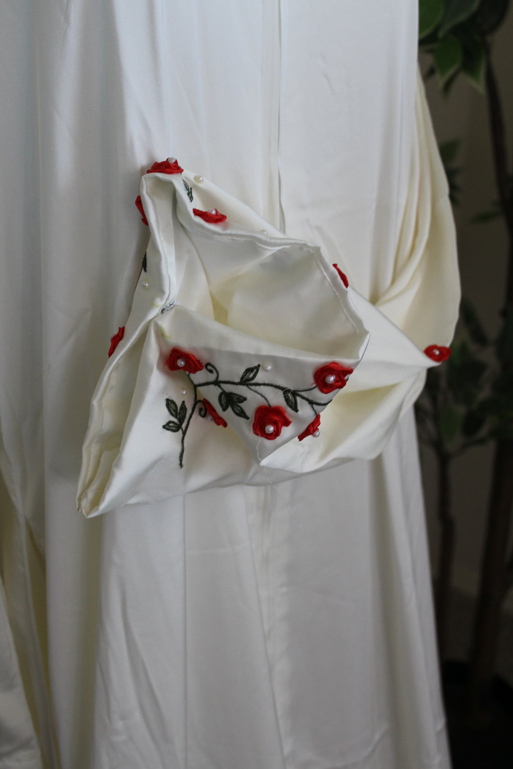 Rose On Vines Abaya-Creamy White  image 2